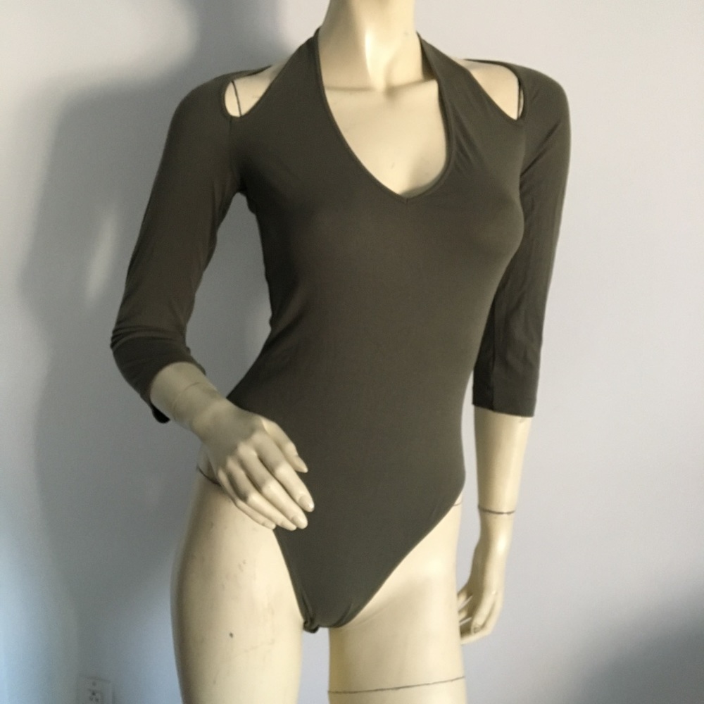 🎉HP🎉Army green cutout bodysuit Genny